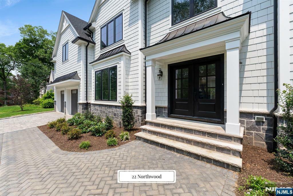Property Photo:  22 Northwood Avenue  NJ 07627 
