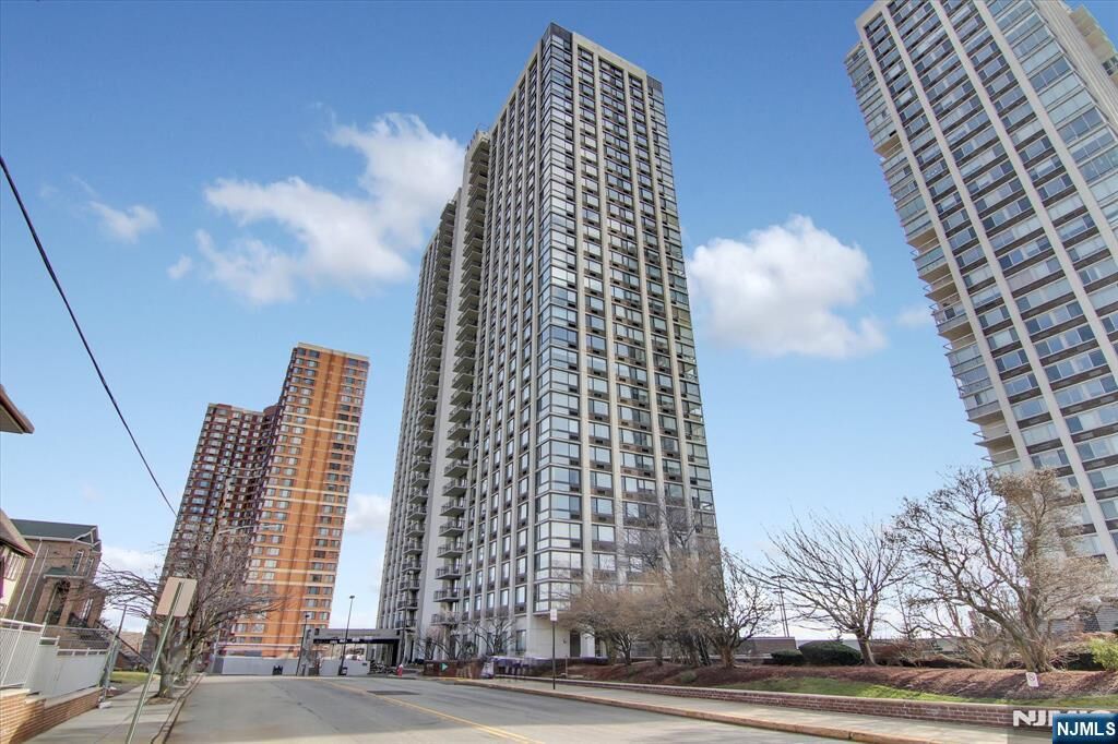 Property Photo: 200 Old Palisade Ph4/5 NJ 07024