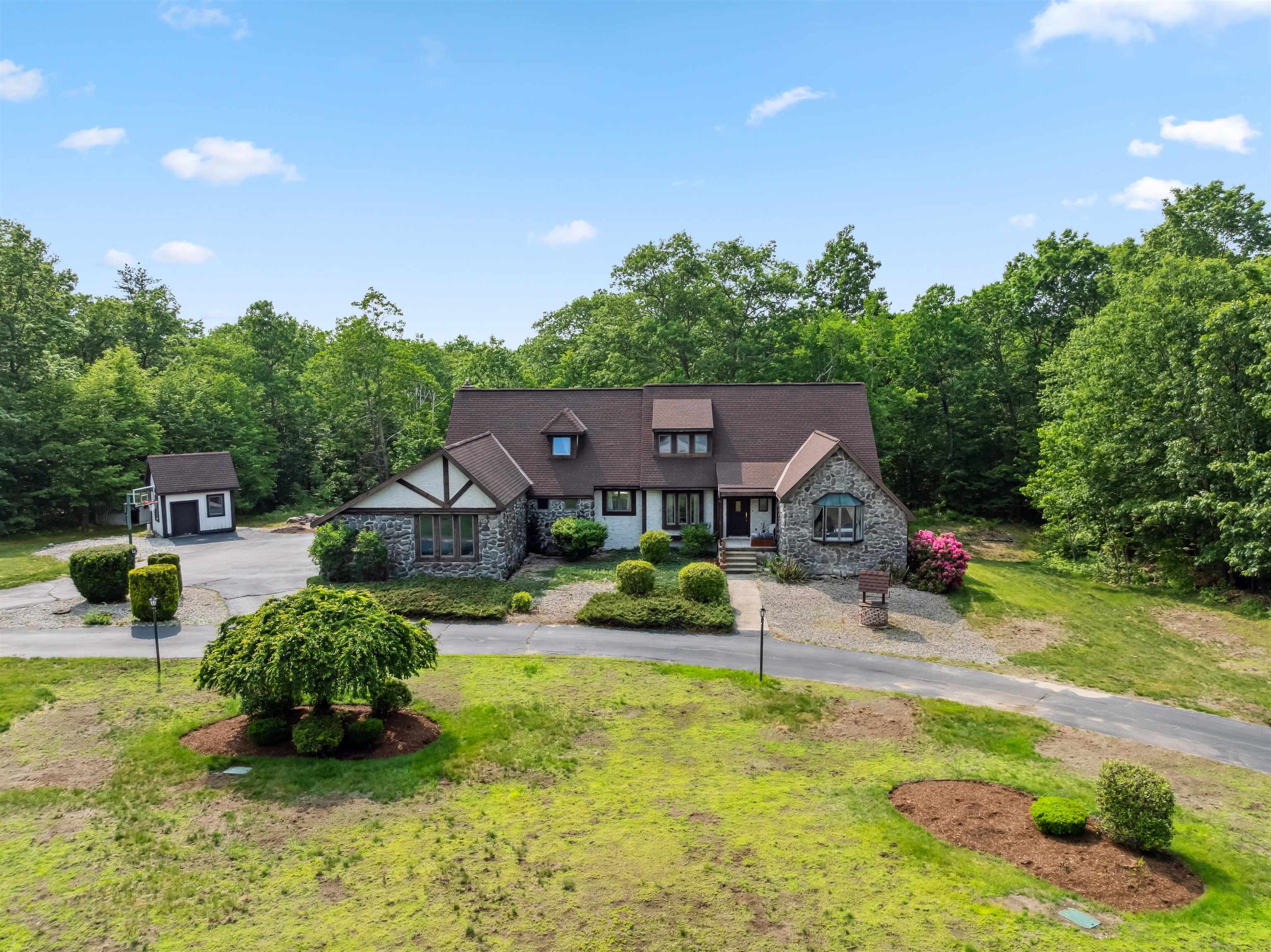 Property Photo: 19 Hardwood Road NH 03087