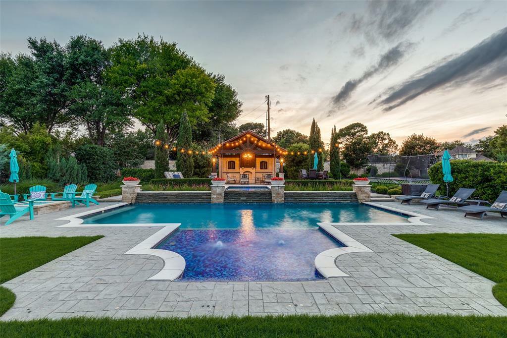 Property Photo: 812 Lexington Terrace TX 76092