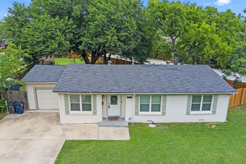Property Photo: 3000 Binyon Street TX 76133