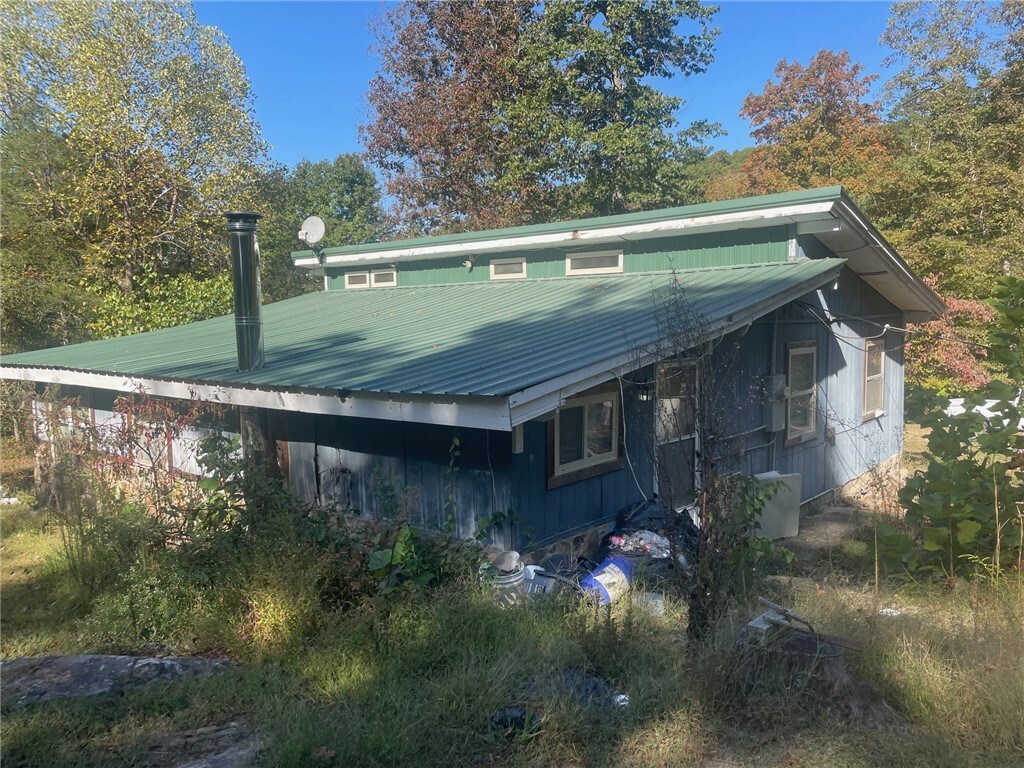 Property Photo: 1945, 1865, 1941 Cr-560 AR 72616