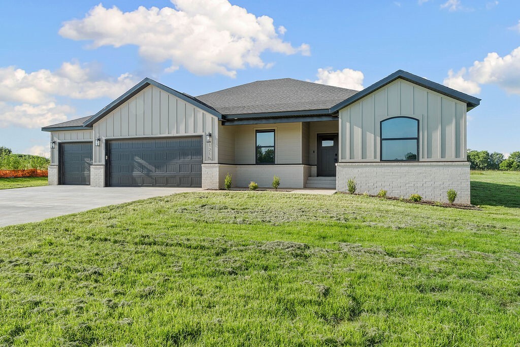 Property Photo: 1215 John Renfro Road AR 72751