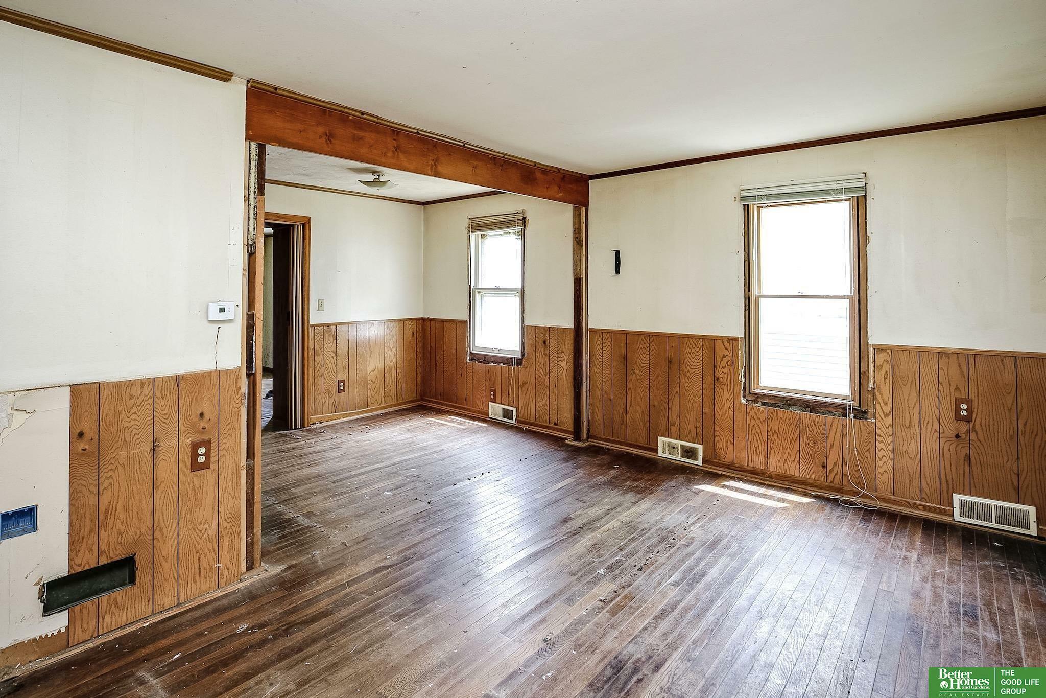 Property Photo: 4727 N 38 Street NE 68111