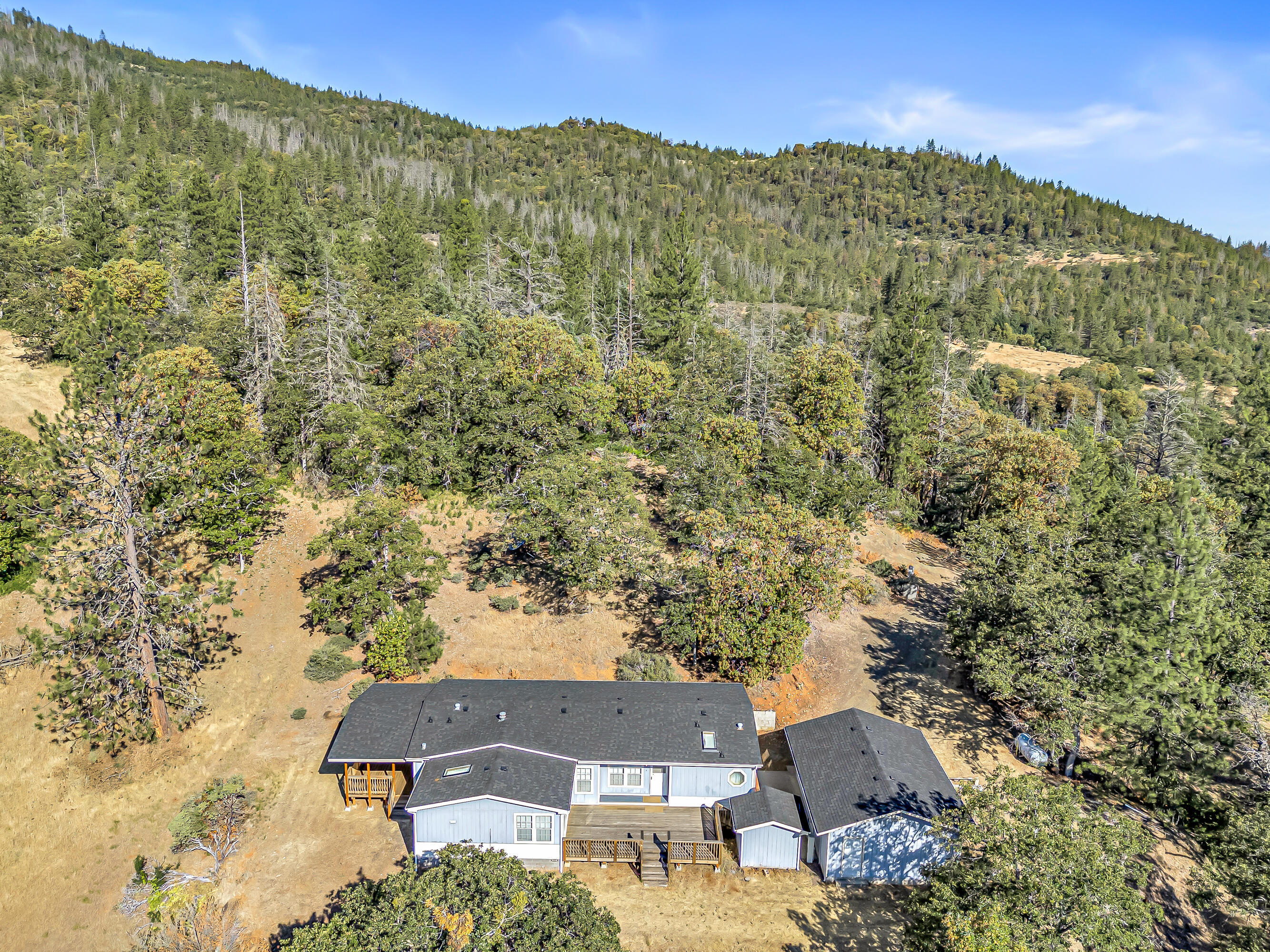 Property Photo: 7670 E Antelope Rd Road OR 97524