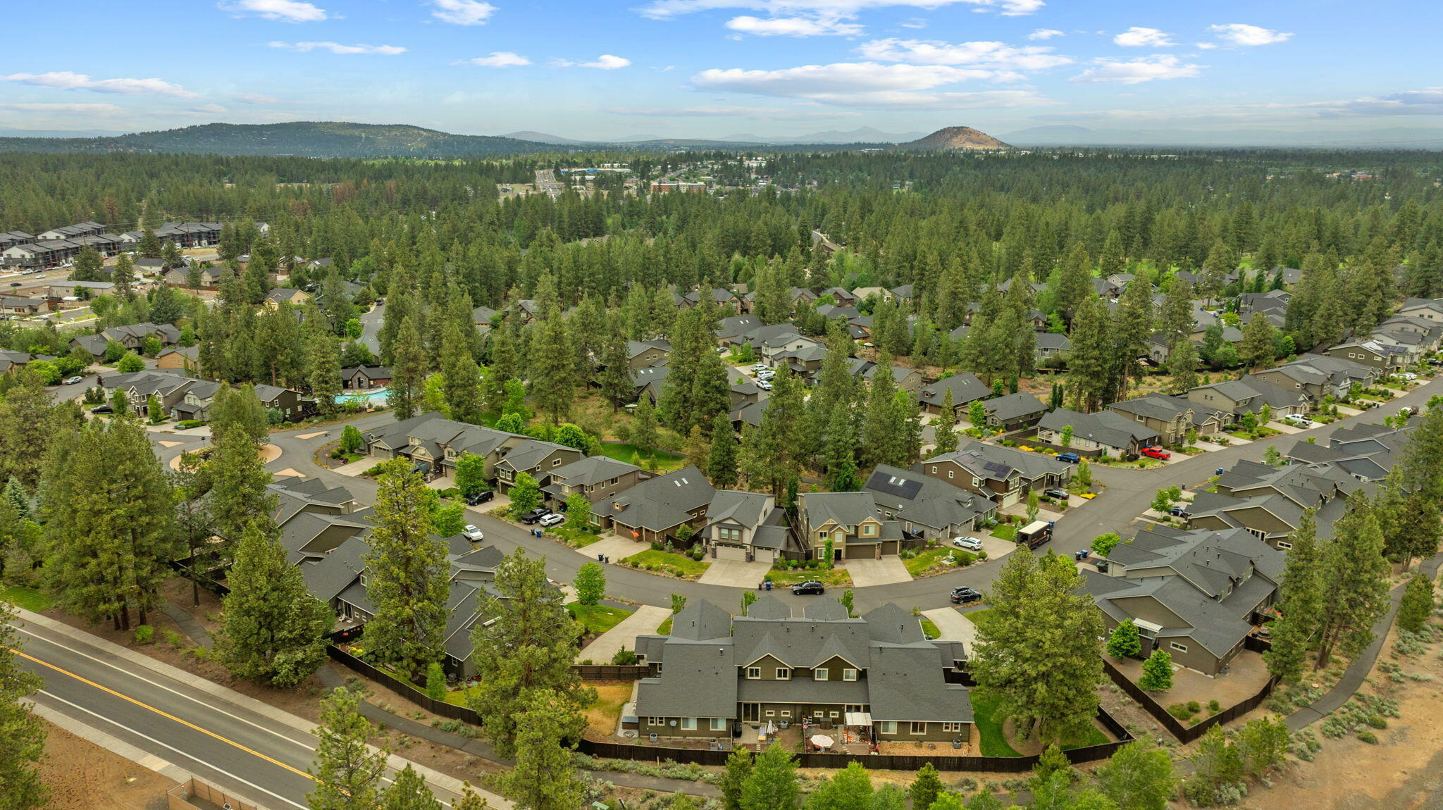 Property Photo: 60367 SE Hedgewood Lane OR 97702