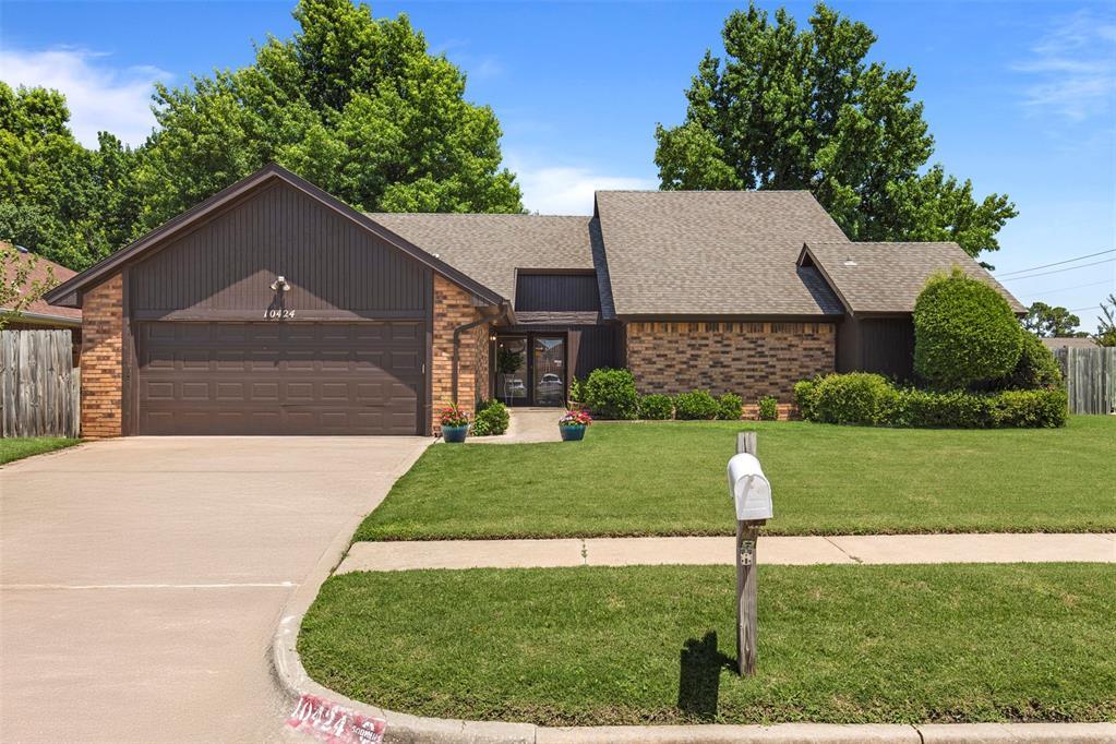 10424 S Hudson Avenue  Oklahoma City OK 73139 photo
