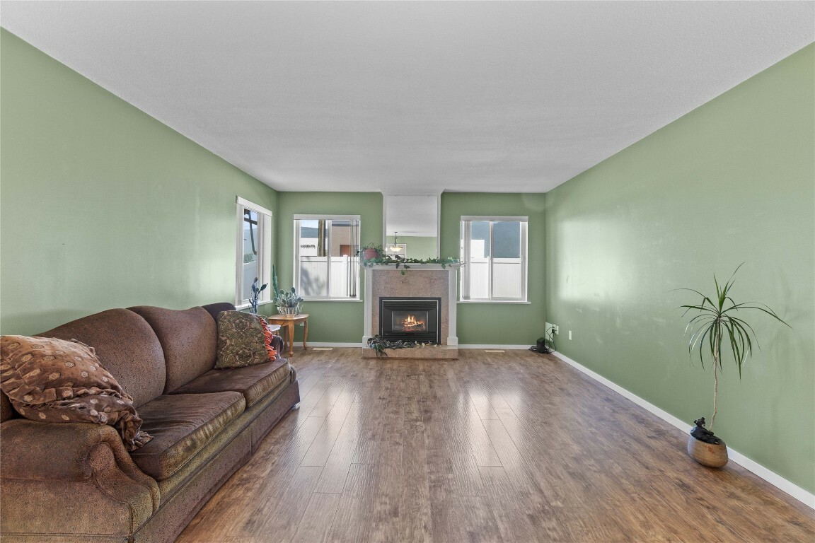 Photo de la propriété: 900 5 Avenue SW 121 BC V1E 1L2