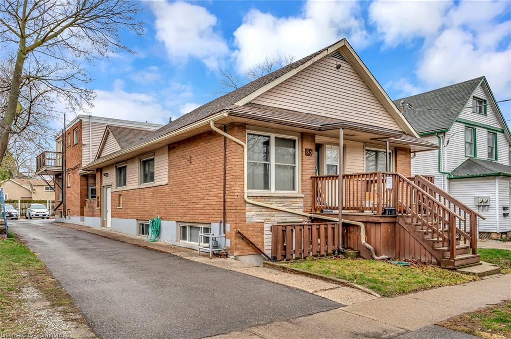 Property Photo: 82 Albert Street 3 ON L2R 2H1