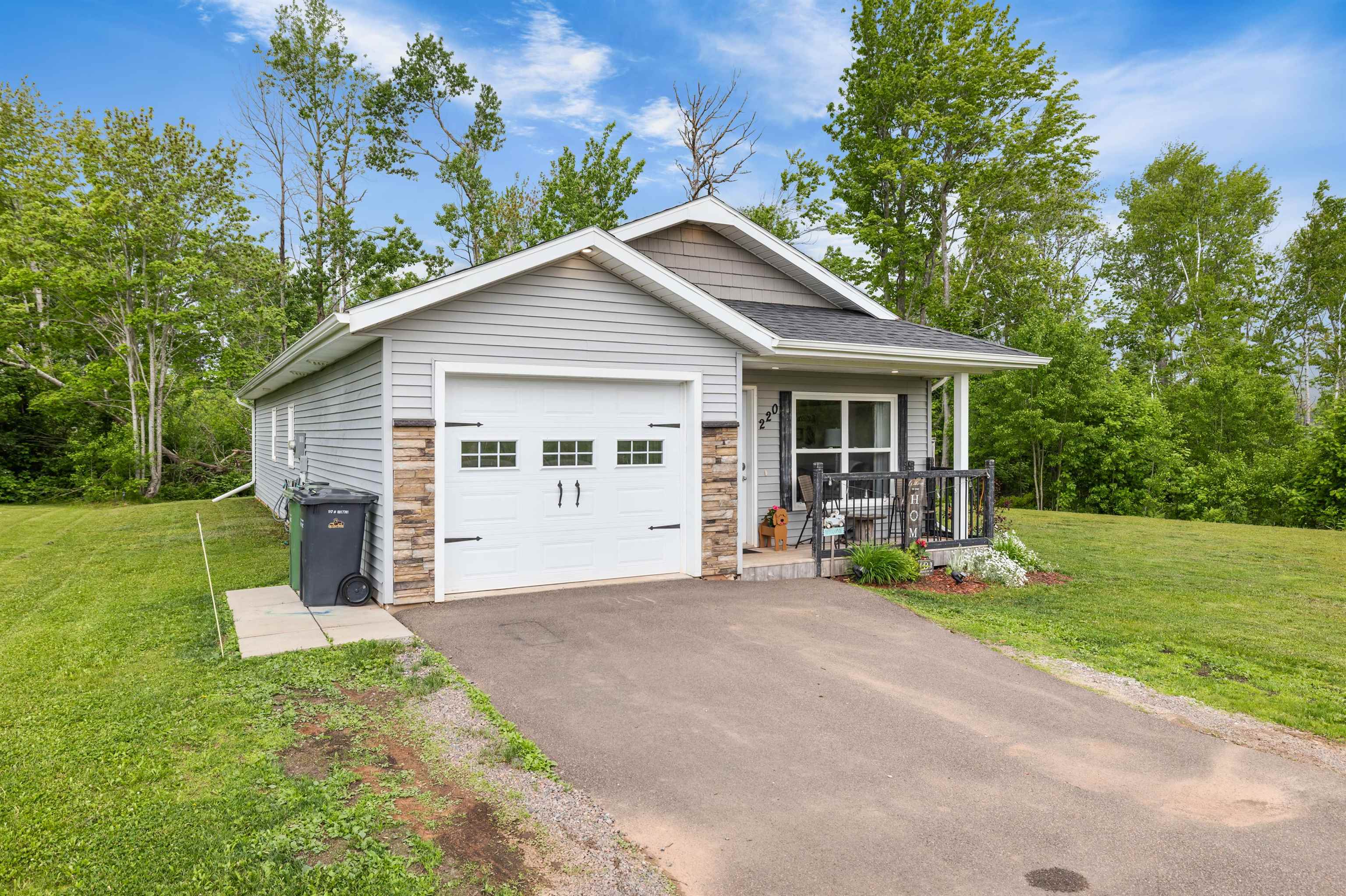 Property Photo: 220 Hollis Avenue PE C1B 1P3