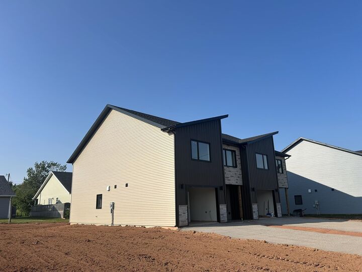 Property Photo:  48 Airfield Court  PE C1E 3P7 