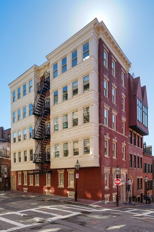 112 Myrtle St  Boston MA 02114 photo