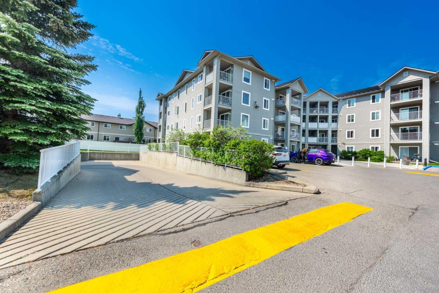 Photo de la propriété: 604 8 Street SW 1403 AB T4B 2W4