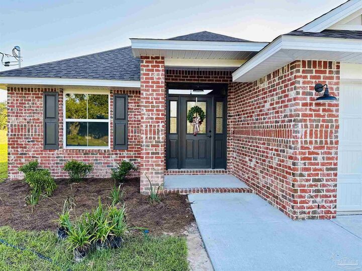 Property Photo:  7925 Twin Lake Dr  FL 32583