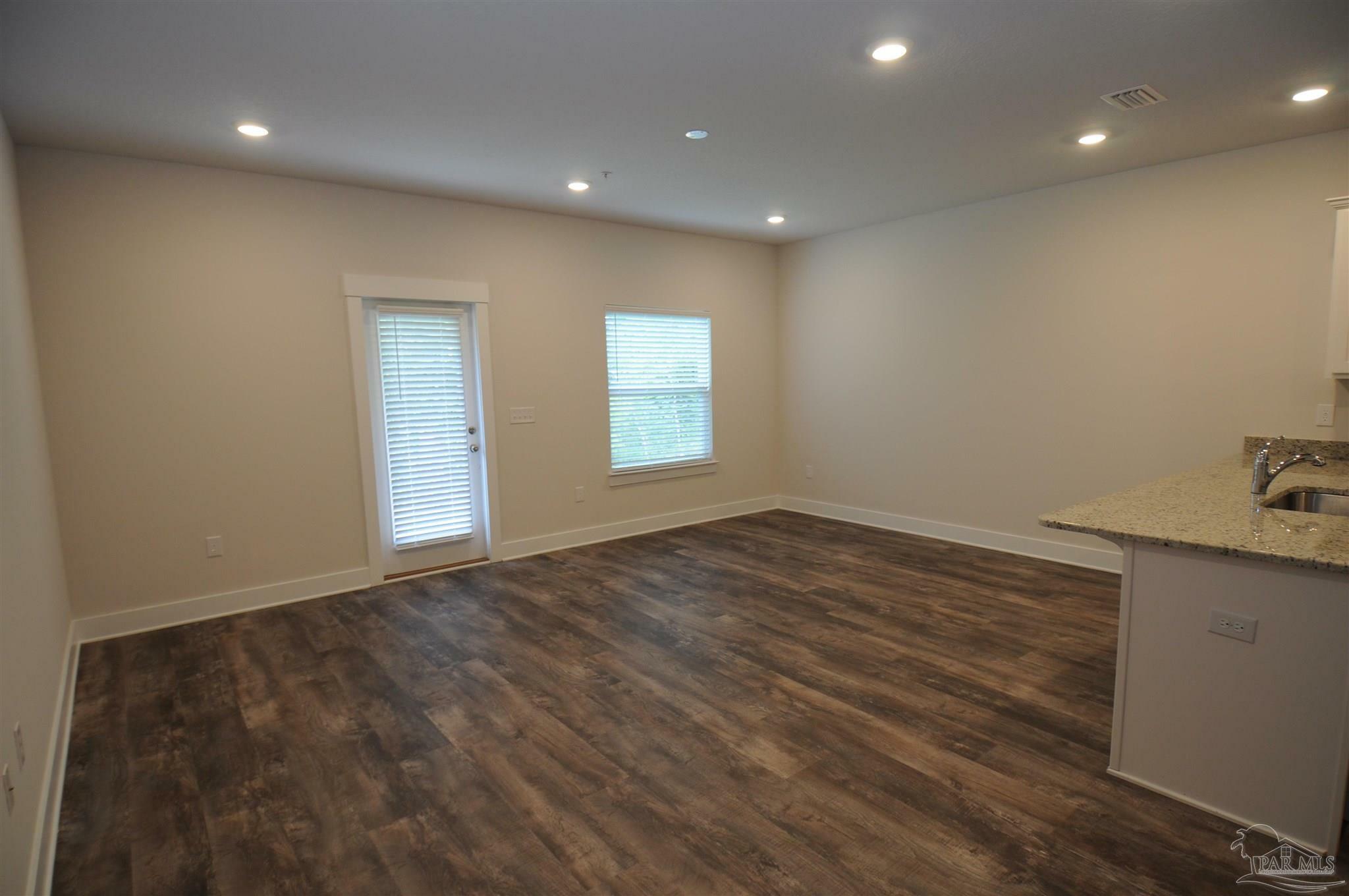 Property Photo: 1535 Iroquois Ct FL 32534