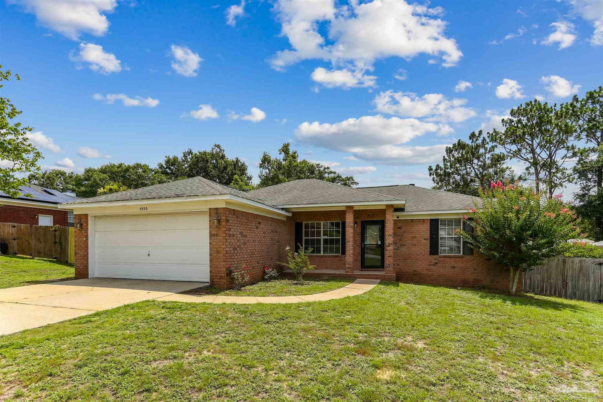 Property Photo: 5833 Pebble Ridge Dr FL 32583
