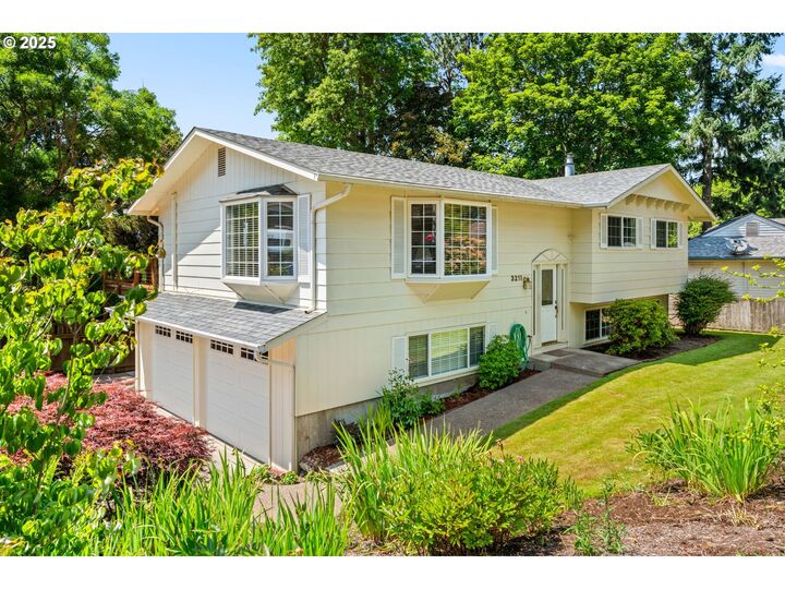 3211 Strathmore Pl  Eugene OR 97405 photo