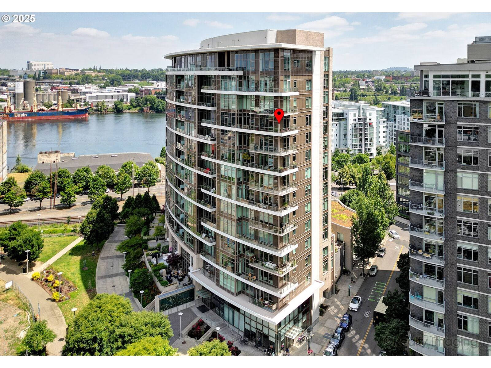 Property Photo:  949 NW Overton St 1302  OR 97209 