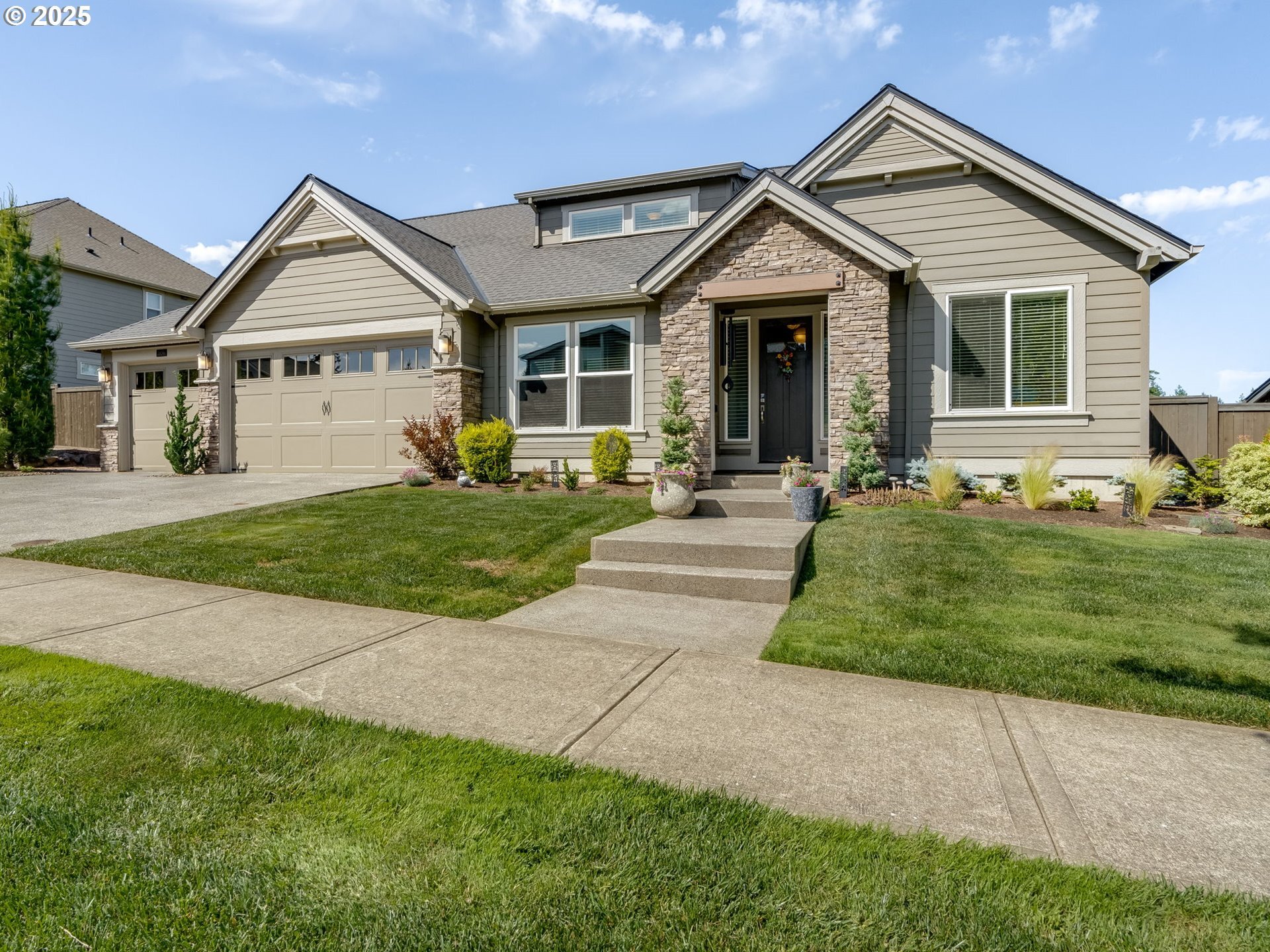 Property Photo: 1856 NW Sierra Way WA 98607