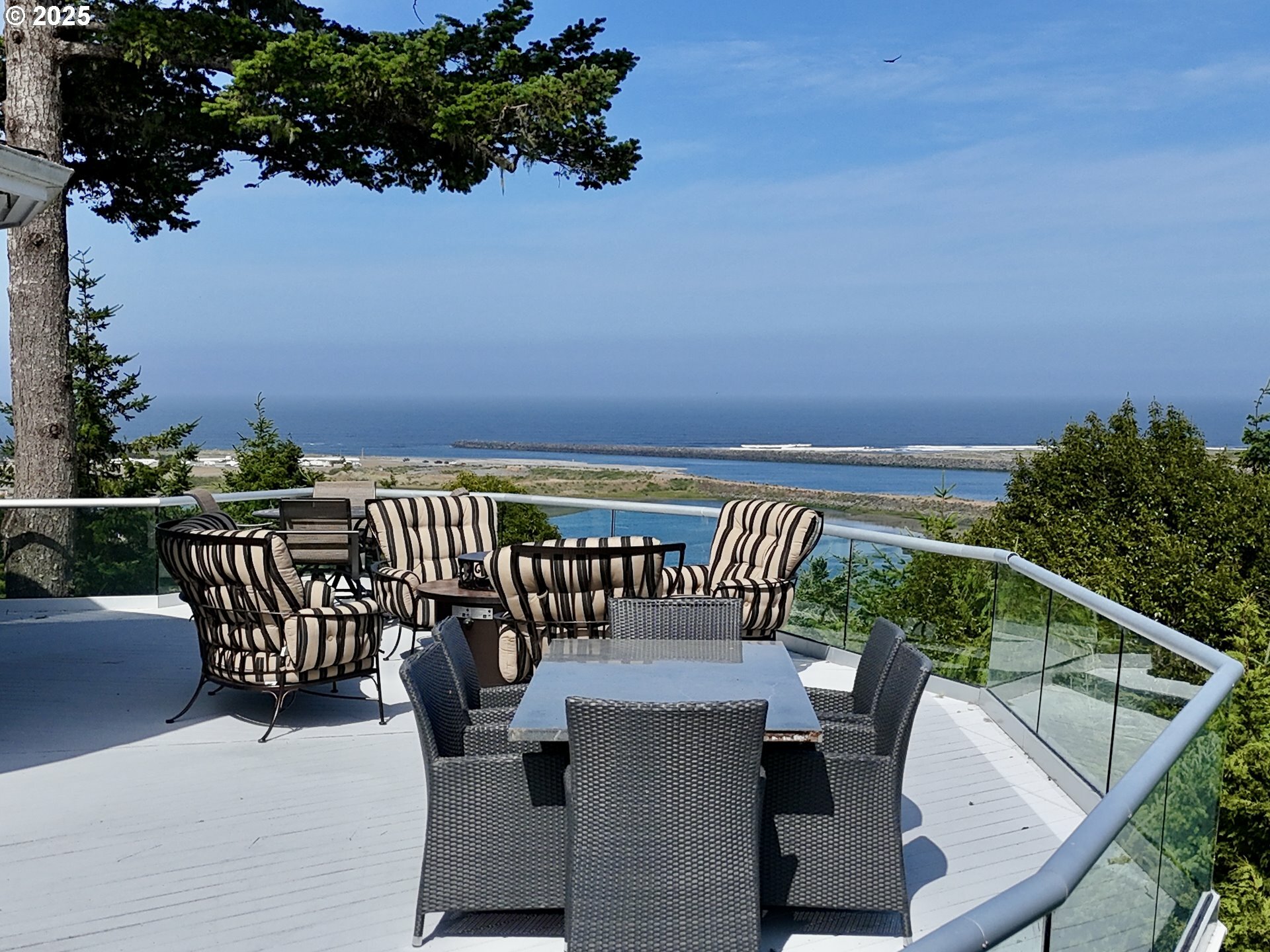 Property Photo: 94414 Tom Cat Hill Rd OR 97444