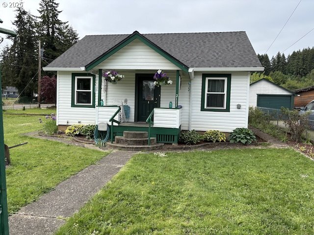 Property Photo: 2111 Elm St OR 97386