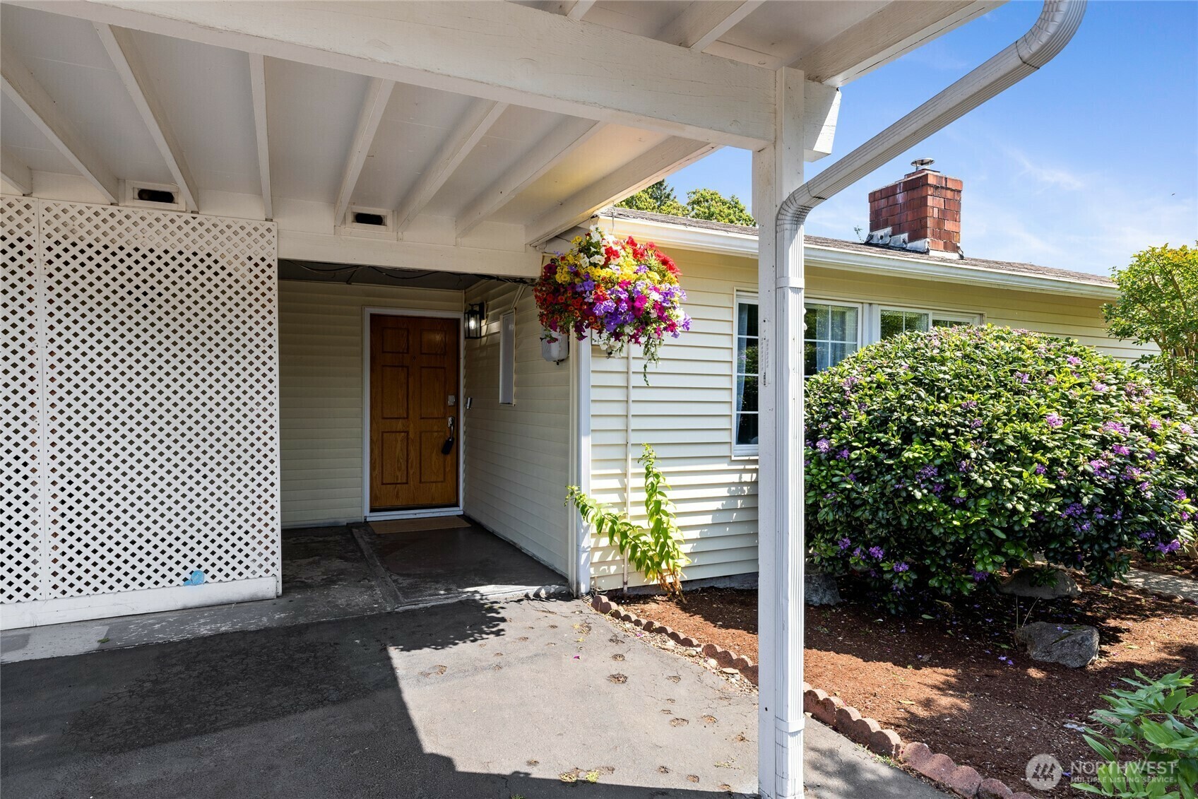 Property Photo: 240 S 186th Street WA 98148