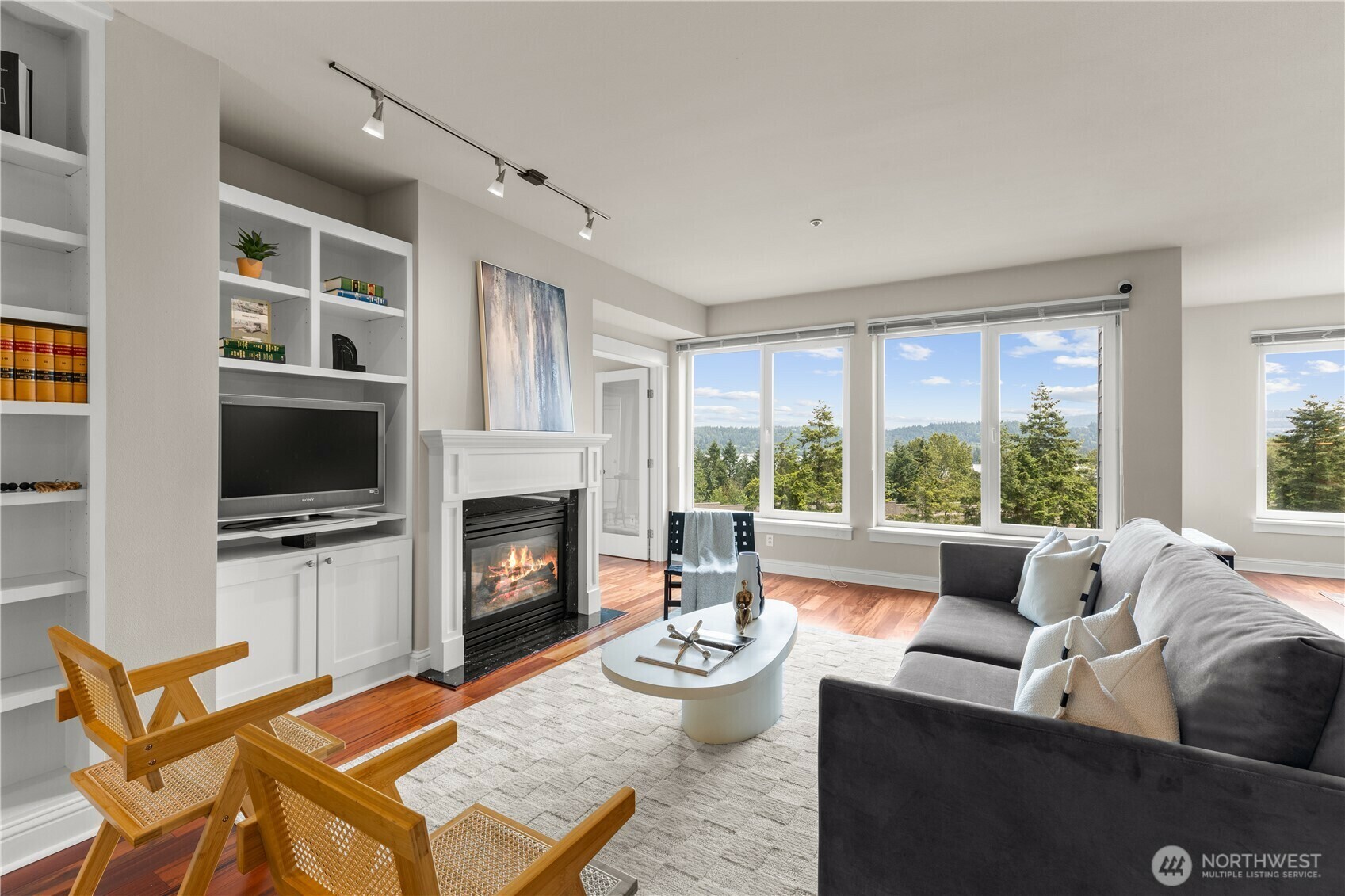 Property Photo: 18707 SE Newport Way 208 WA 98027