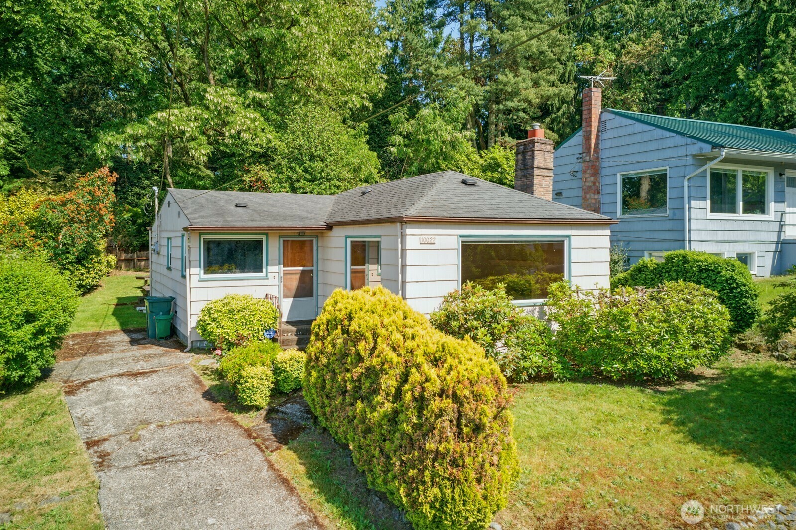 Property Photo: 10022 8th Avenue NE WA 98125