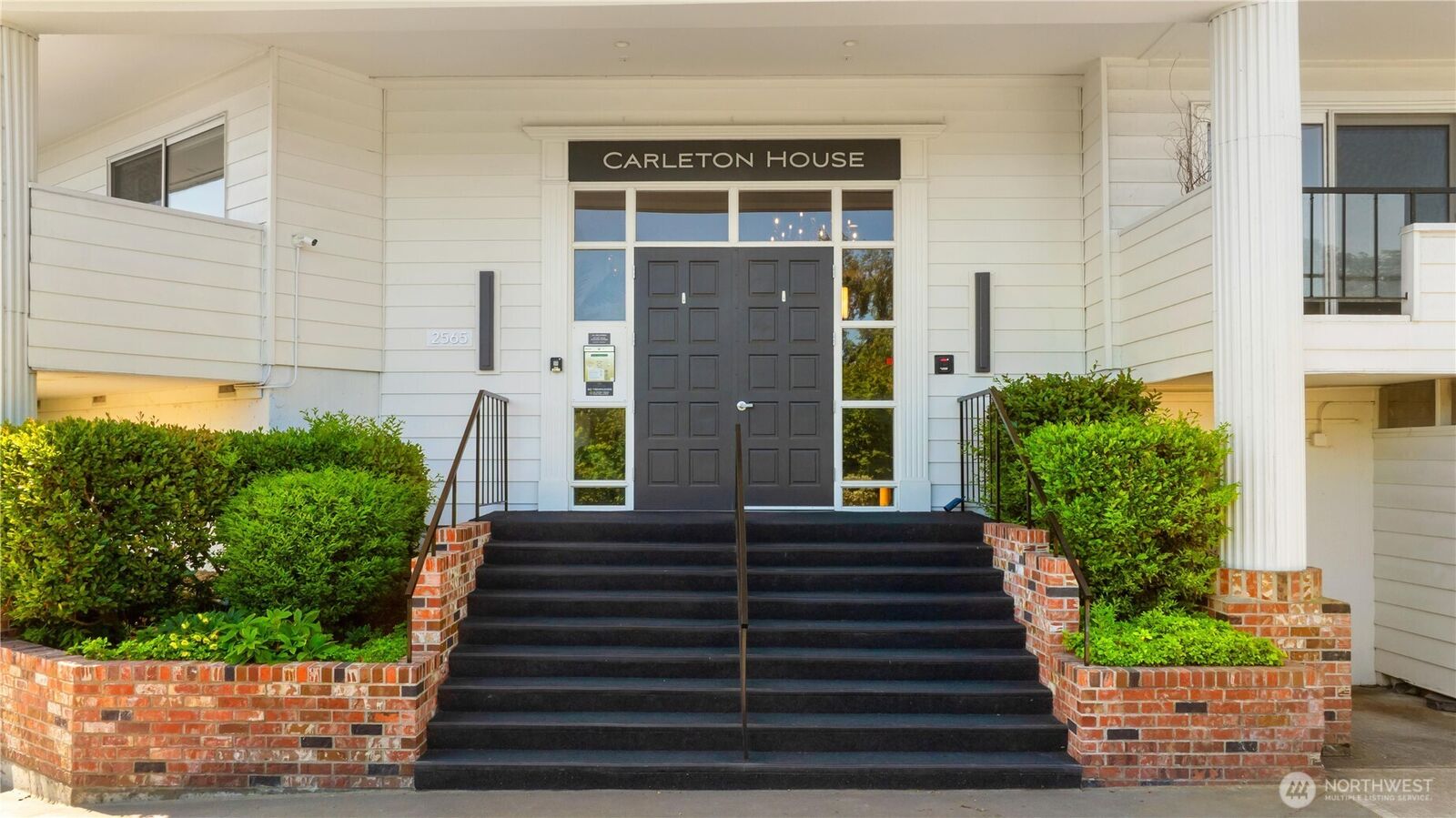 Property Photo:  2565  Dexter Avenue N 103  WA 98109 