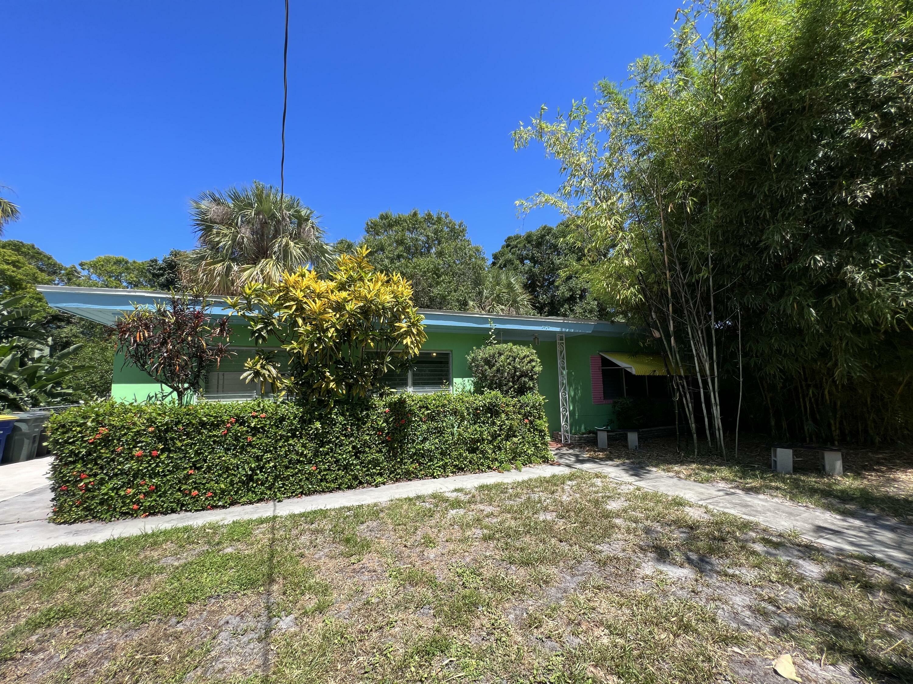Property Photo: 1010 12th Street FL 34950