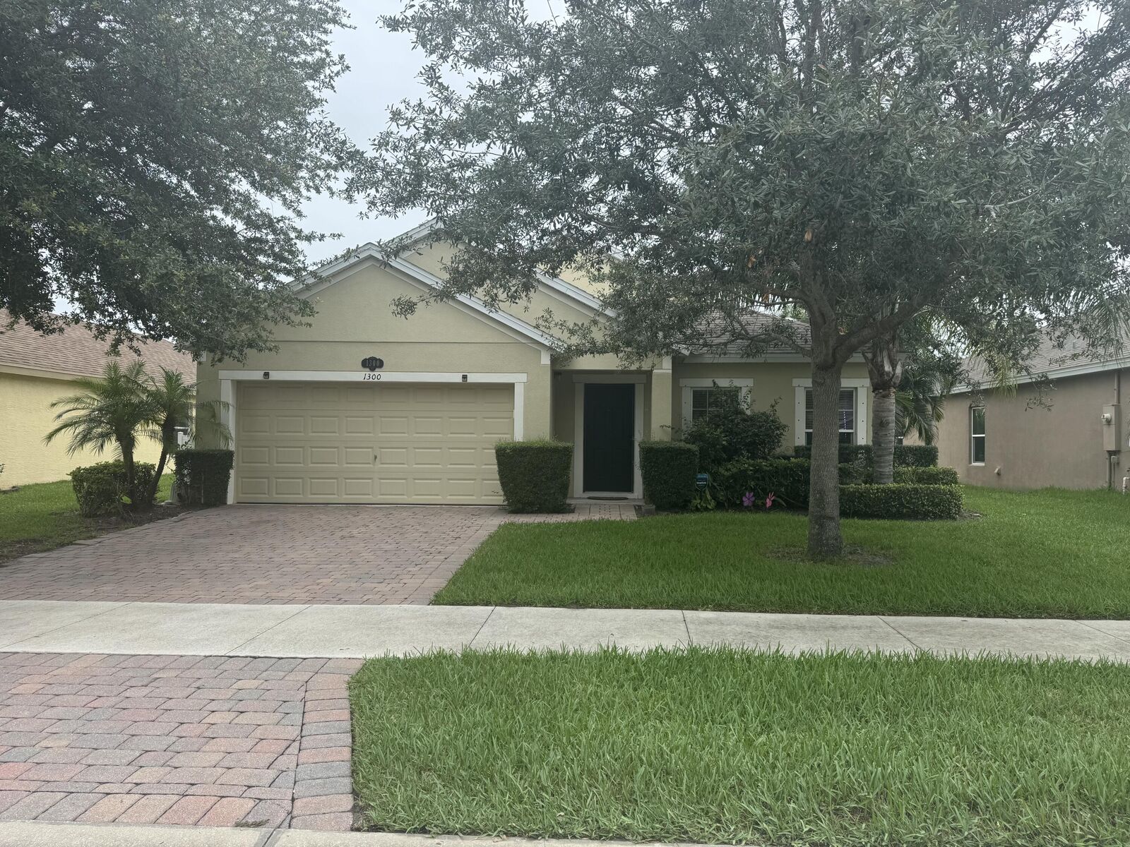 Property Photo: 1300 Lexington Square SW FL 32962