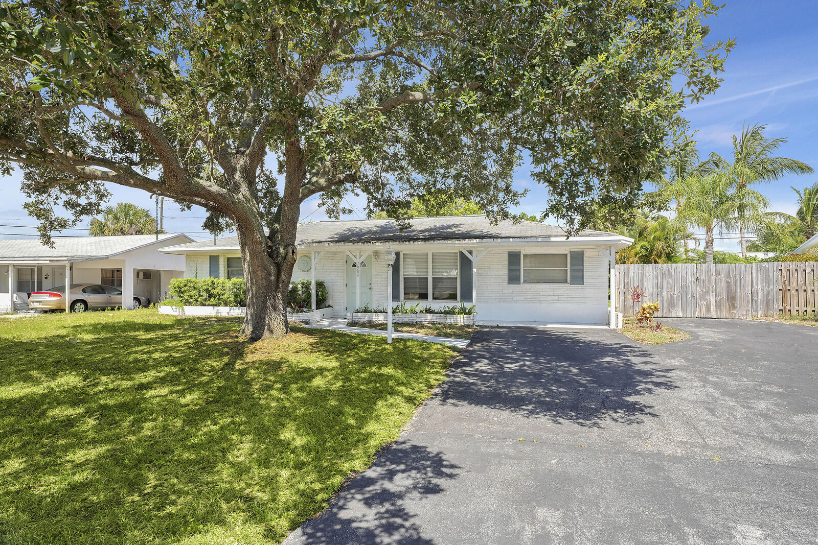 Property Photo:  1504 Treemont Avenue  FL 33469 