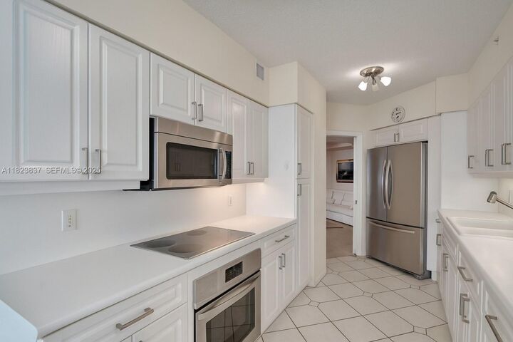Property Photo:  16400 Collins Ave 544  FL 33160 