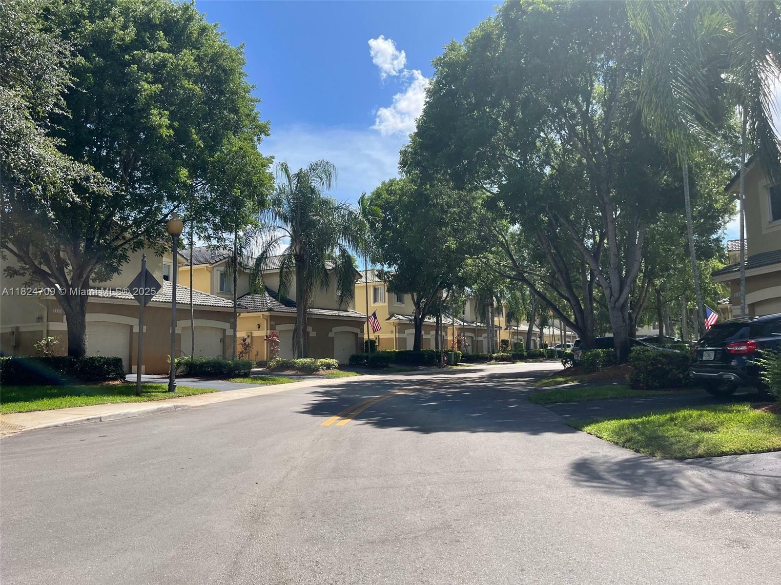 Property Photo: 2208 Ensenada Ter 2208 FL 33327