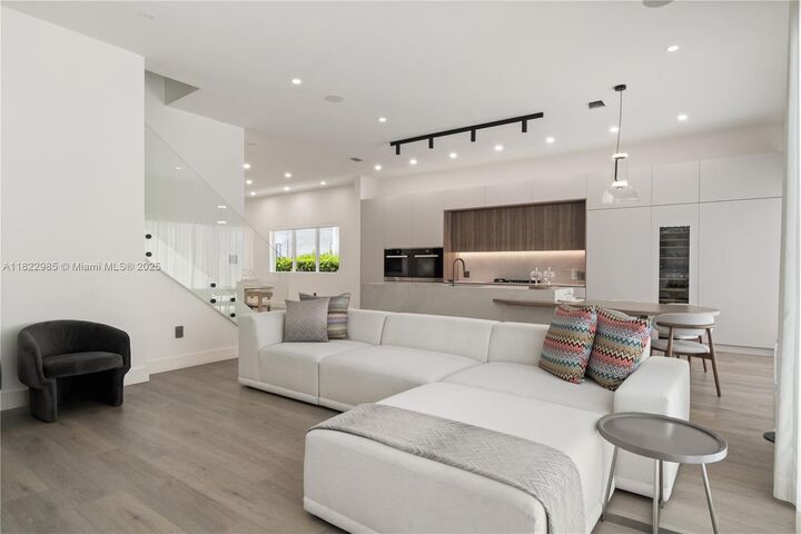 Property Photo: 18955 Atlantic Blvd FL 33160