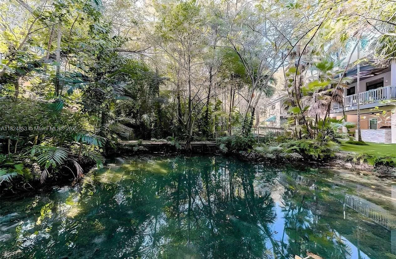 Property Photo: 11300 SW 94th Ave FL 33176
