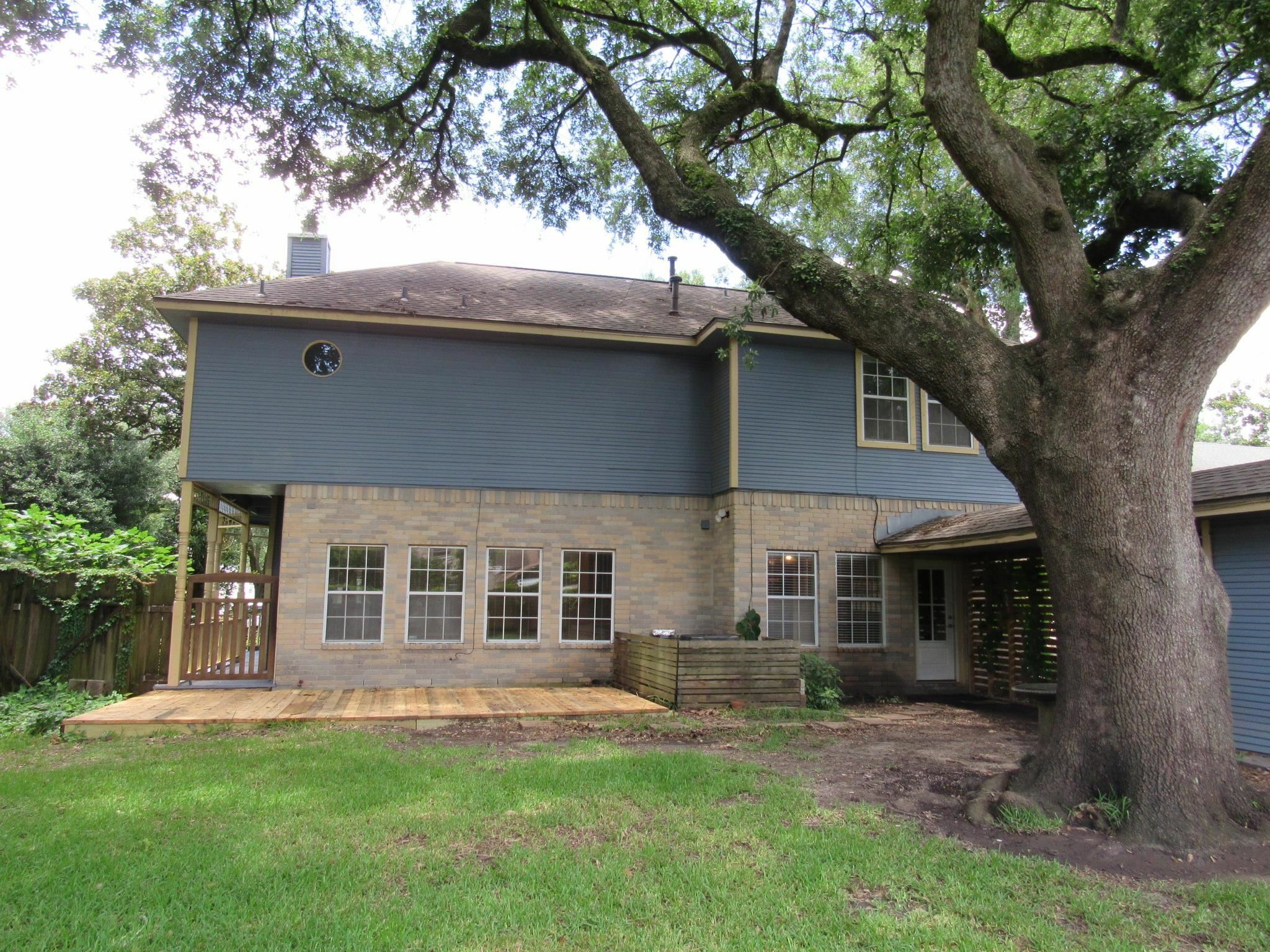 Property Photo:  620 20th St  TX 77706 