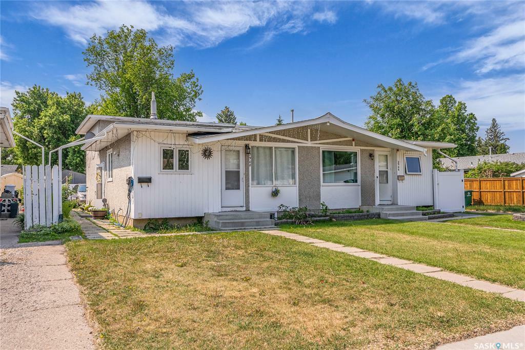 Property Photo: 2908 Eastview SK S7J 3H9