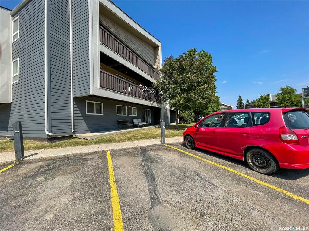 Property Photo: 425 115th Street E 1133 SK S7N 2E5