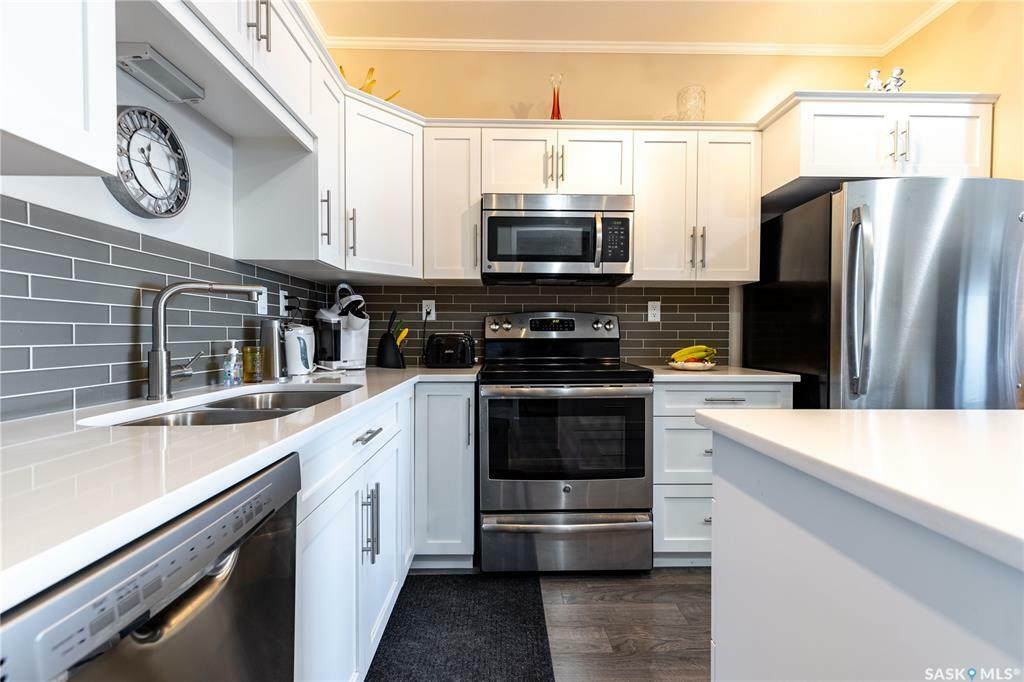 Property Photo: 545 Hassard Close 215 SK S7L 6V3
