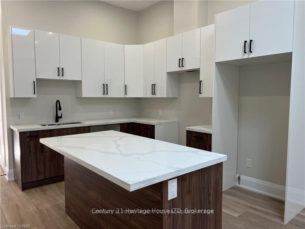 Property Photo:  43 Jarvis Street 202  ON L2A 2S3