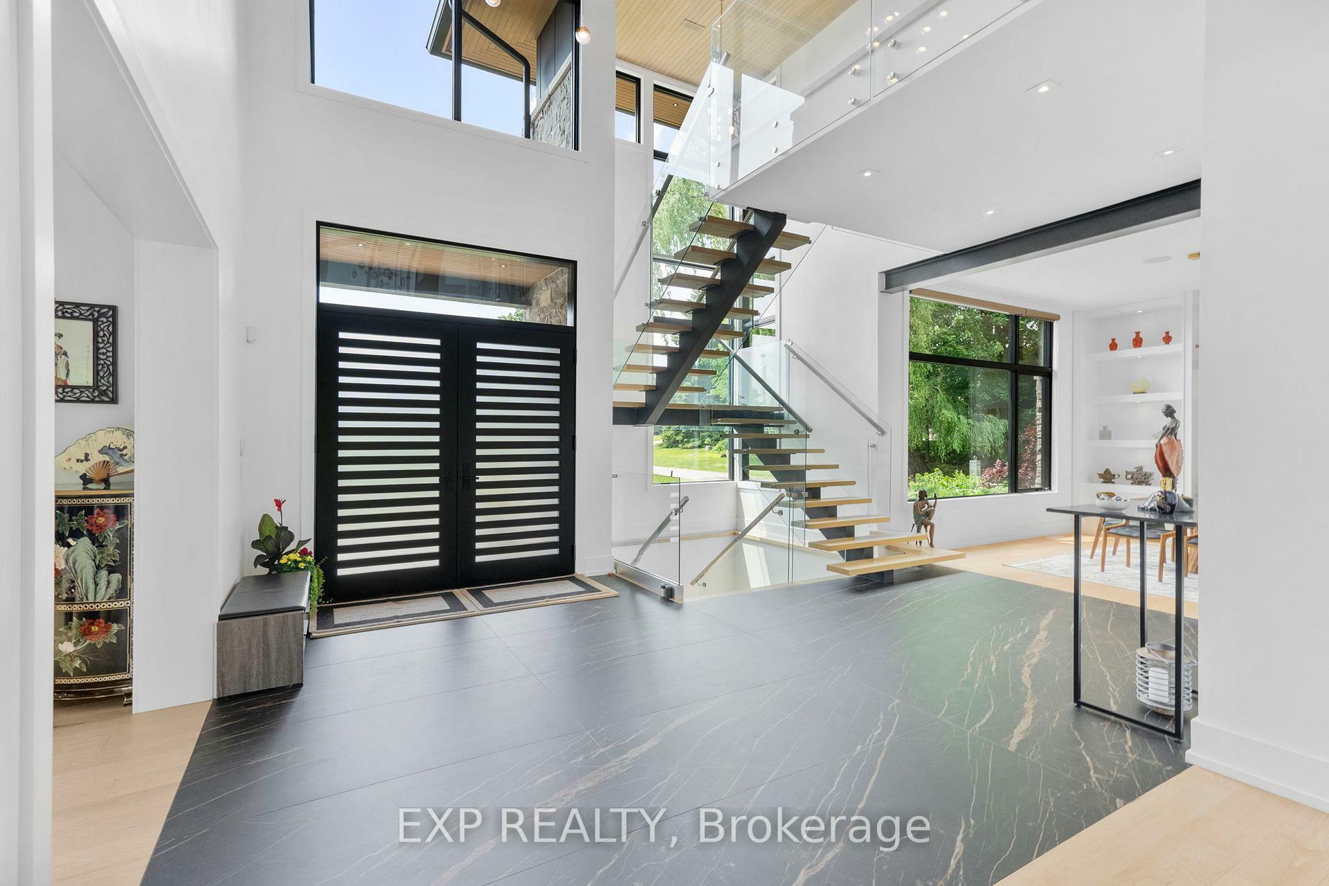 Property Photo: 8 Cachet Parkway ON L6C 1G8