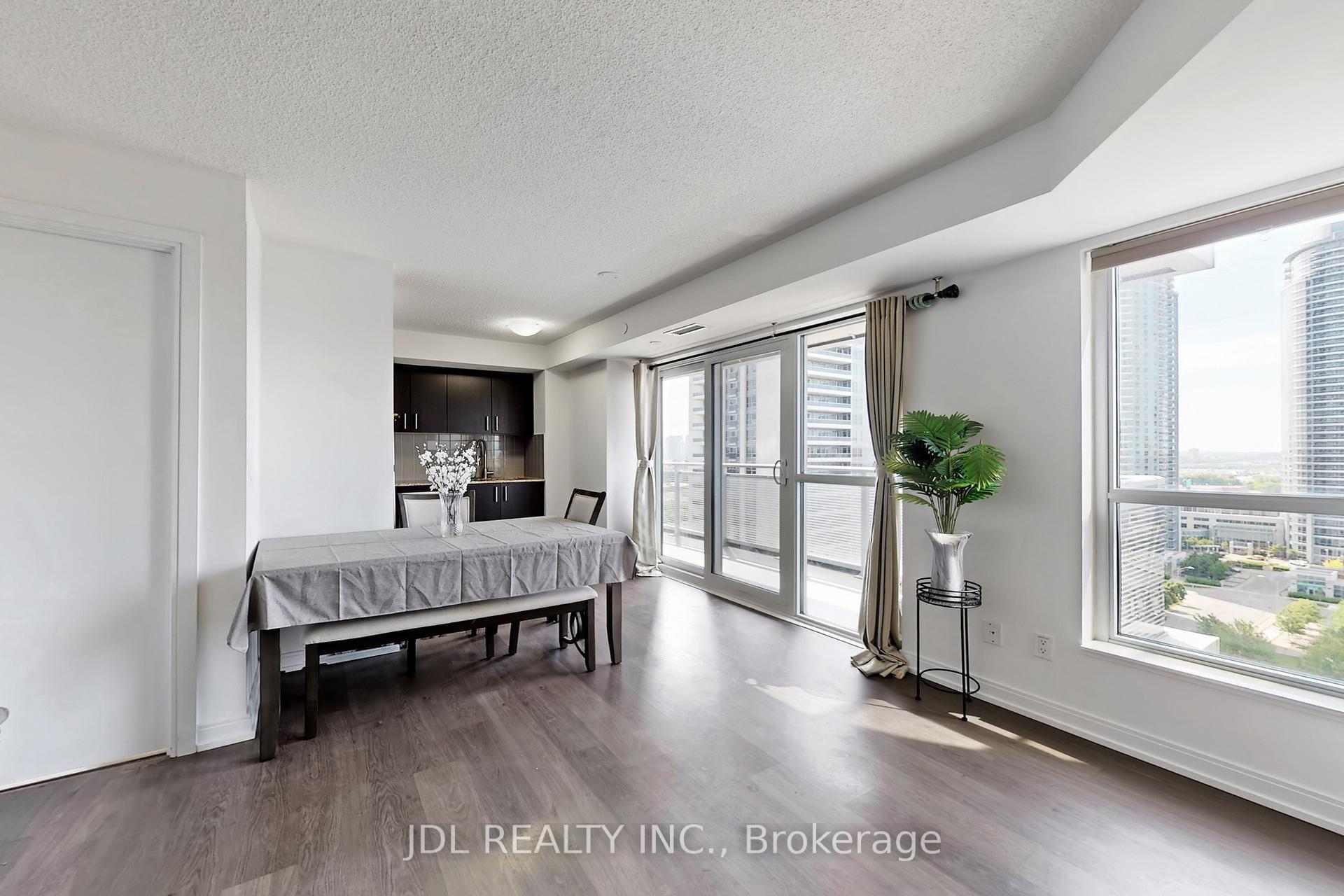 Property Photo:  255 Village Green Square 1402  ON M1S 0L3 