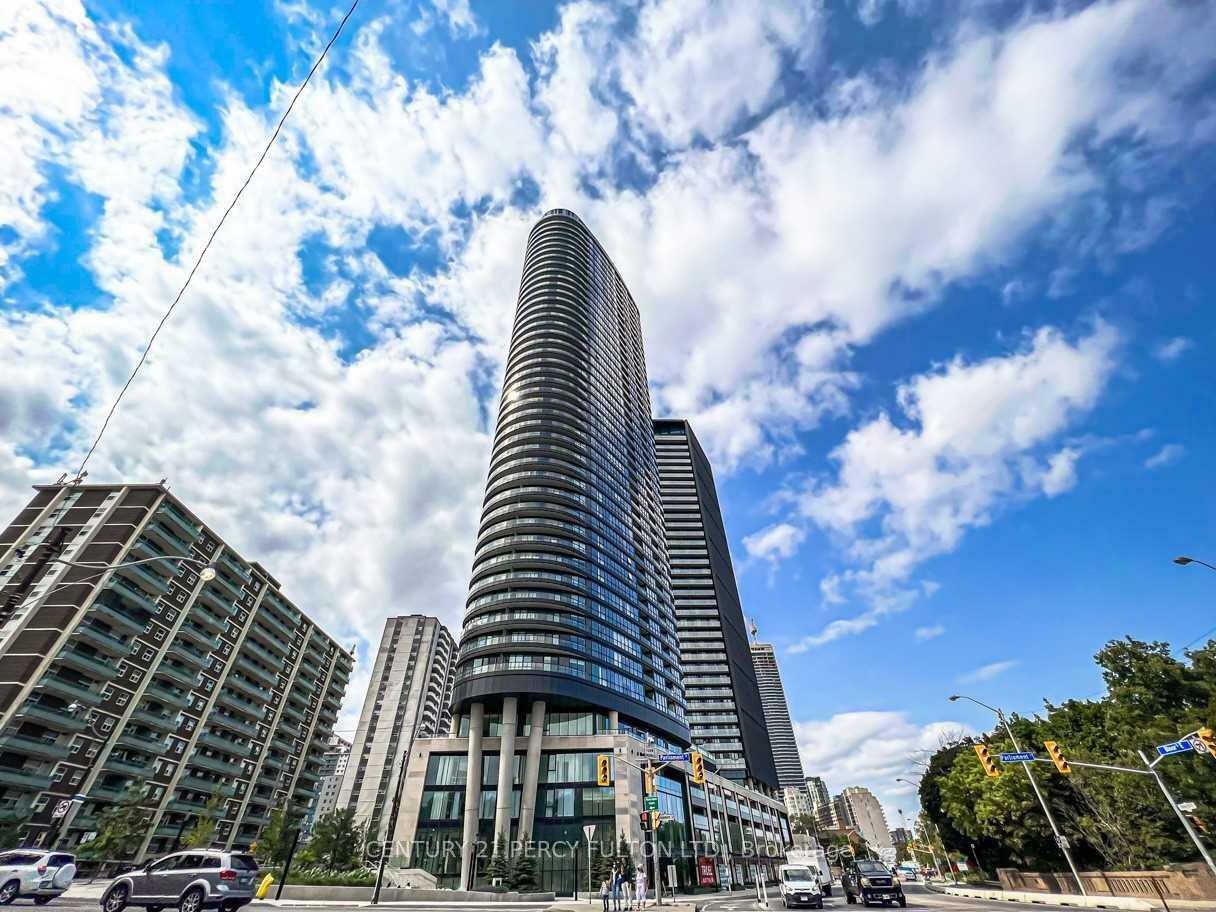 Property Photo: 585 Bloor Street E 3417 ON M4W 0B3