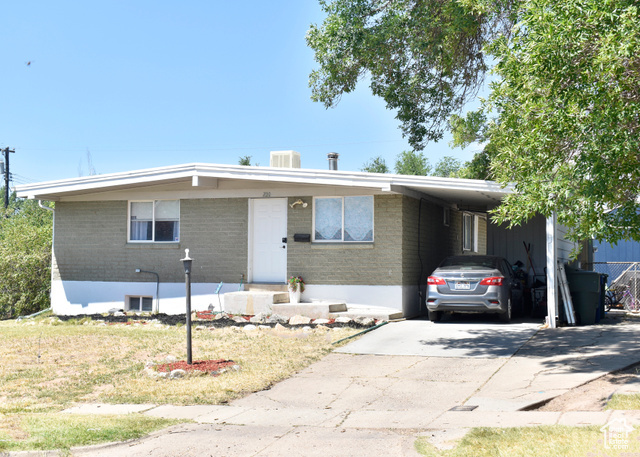 Property Photo: 720 E 850 N UT 84404