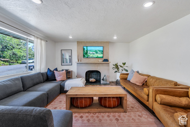 Property Photo: 2040 N Oakcrest Ter UT 84604