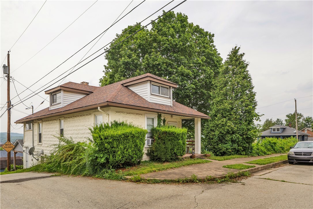 Property Photo: 1505 Raymond Ave PA 15650