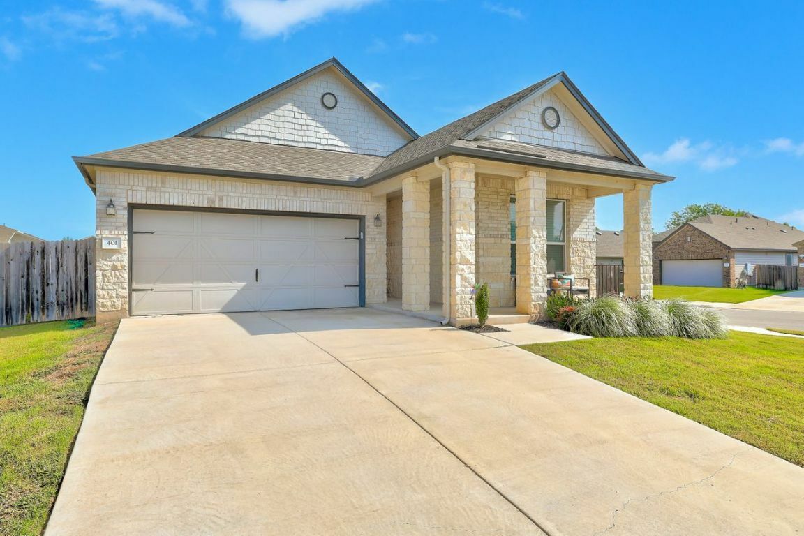Property Photo: 401 Thunder Valley Trail TX 78626