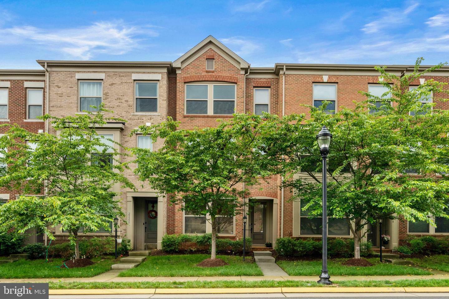 Property Photo: 23393 Epperson Square VA 20148