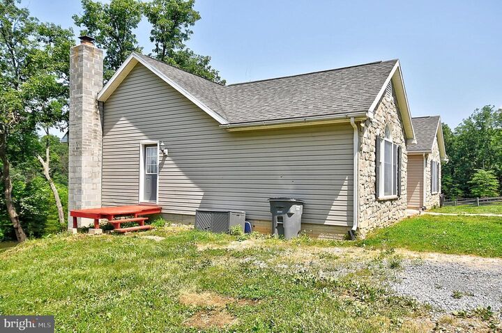 Property Photo:  121 Sweetbriar Lane  VA 22603